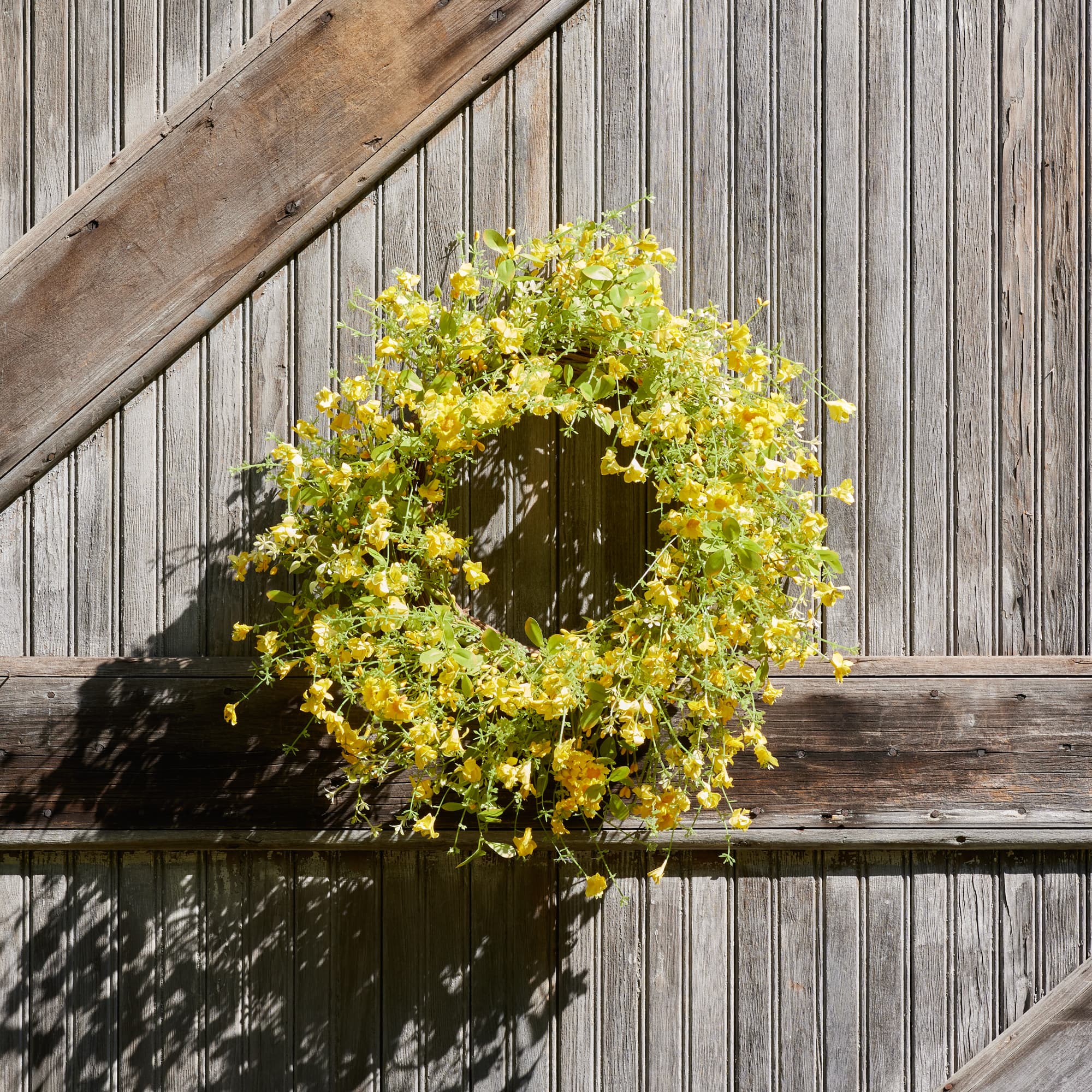 20.75" Mixed Daisy Floral Wreath